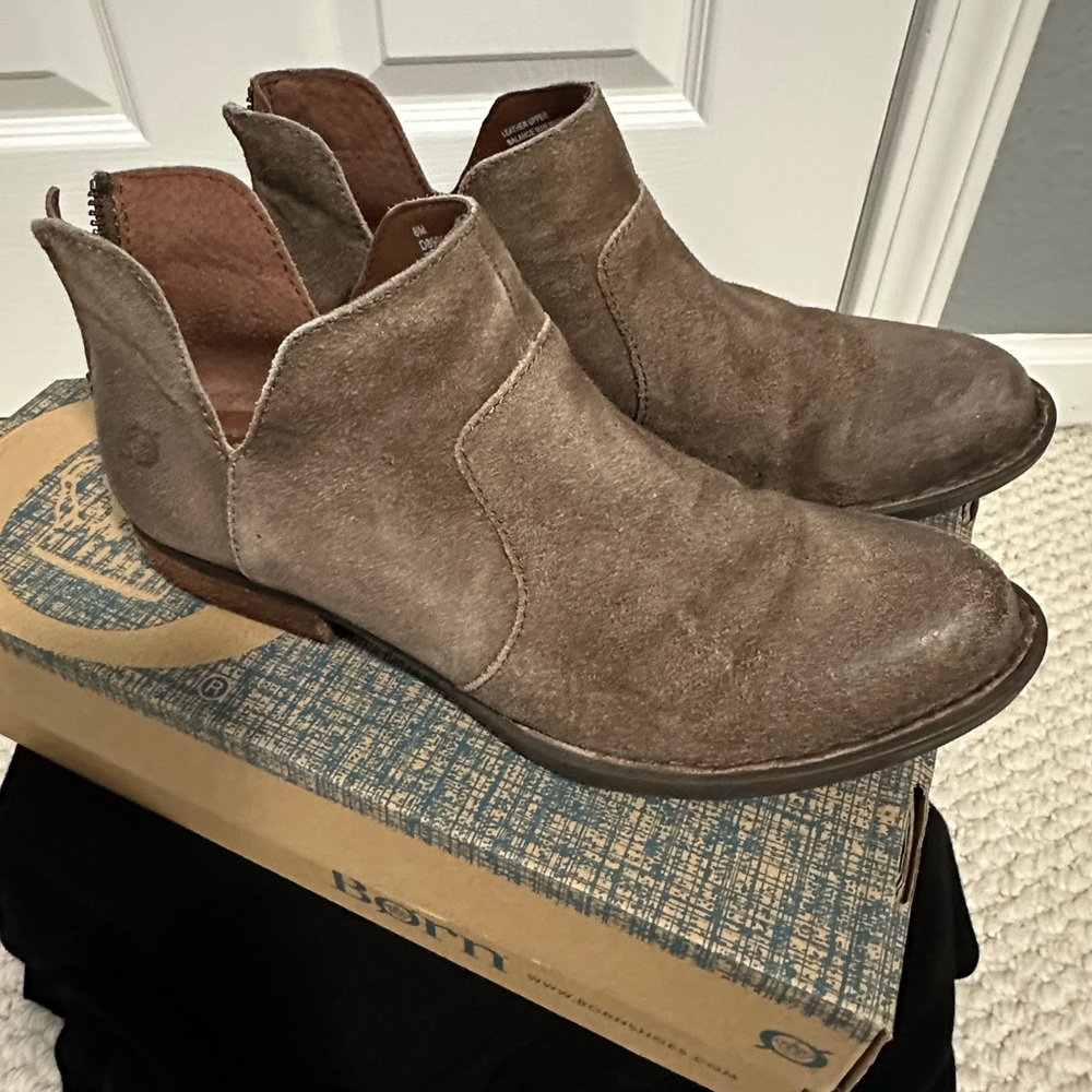 Beautiful, stylish ankle boots.